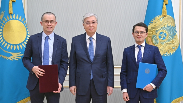 
Президент Казахстана встретился с генеральным директором Binance CZ 